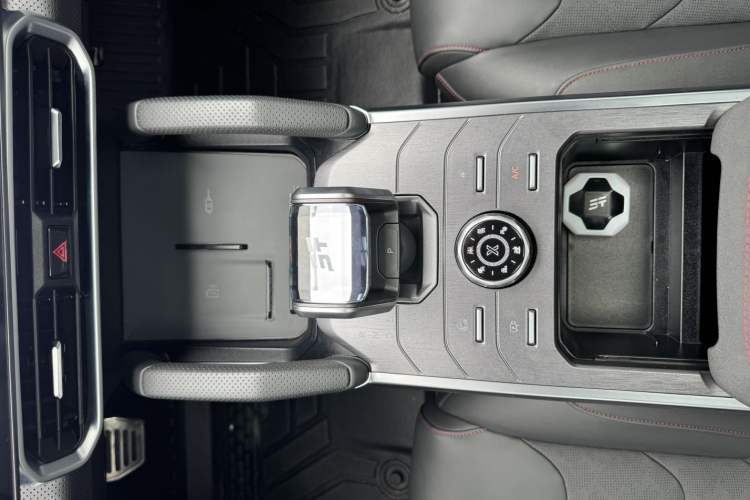 Used JETOUR Traveler 2023 2.0T All-Wheel-Drive CrossPRO