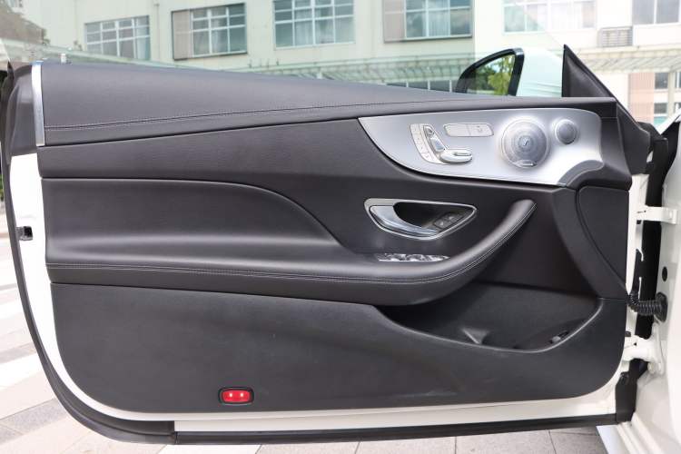 Used Mercedes-Benz E-Class 2017 E 200 Coupe Interior 10