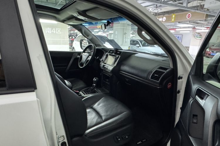 Used Toyota Prado 2018 3.5L Automatic TX-L NAVI with Rear-Mounted Spare Tire Right Front Seat