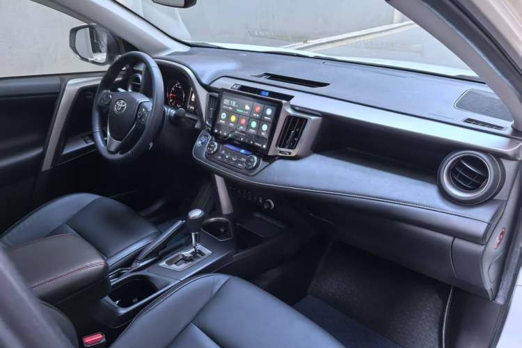 Used Toyota RAV4 2018 2.5L Automatic 4x4 Elite i Edition Interior 4