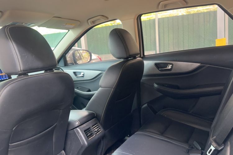 Used Dongfeng Fengon S560 2018 1.8L CVT Elite Model 7 Seats Interior 3