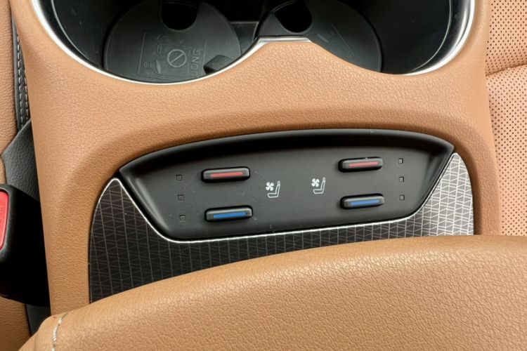 Used Toyota Venza 2022 Dual-Engine 2.5L CVT Two-Wheel Drive Prestige Edition Interior 10