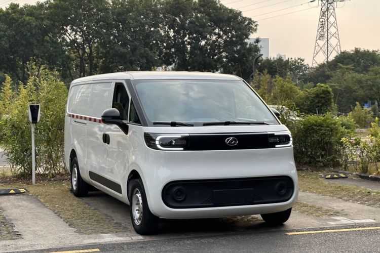 Used SAIC MAXUS Dana V1 2024 V1 Long Wheelbase Low Roof (51 kWh)