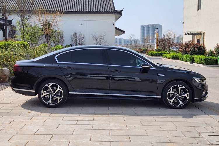 Used Volkswagen Magotan 2023 2 Million Units Limited Edition 330TSI DSG Leading Version Exterior 3