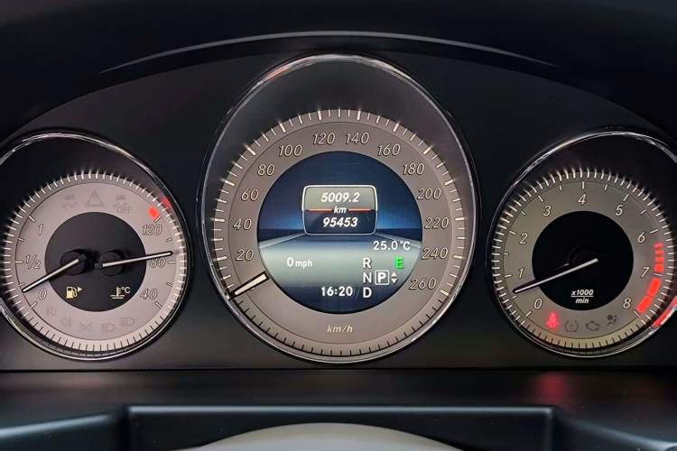 Used Mercedes-Benz GLK-Class 2013 GLK 300 4MATIC Dynamic Sunroof Model