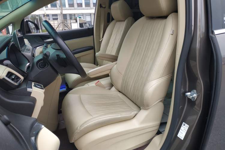 Used Buick GL8 2023 Facelifted Land Cruiser Executive Luxury Version