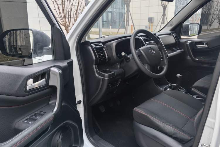 Used CHANGAN OSHAN X70A 2019 1.5L Manual Basic Version China VI Standard