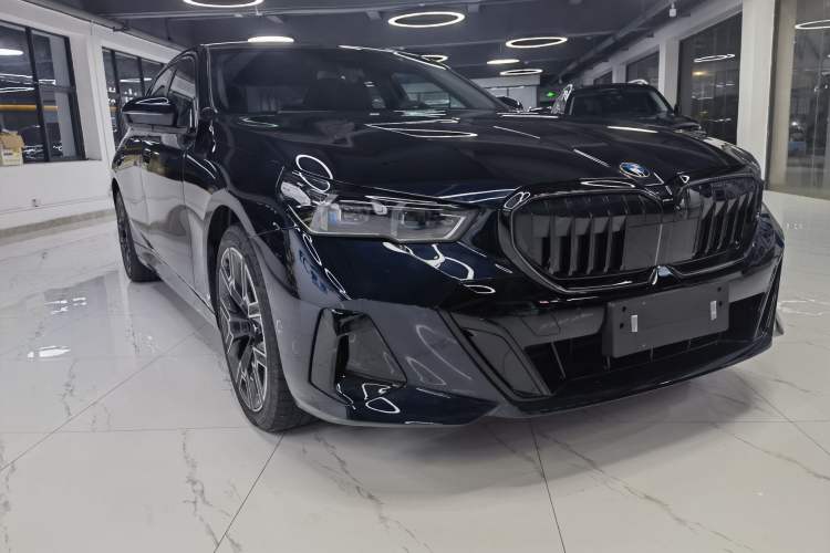 Used BMW 5 Series 2026 Facelift Model 530Li Luxury Edition M Sport Package Exterior 5