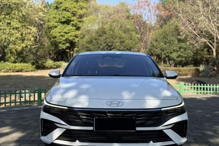 Used Hyundai Elantra 2023 1.5L CVT LUX Prestige Edition
