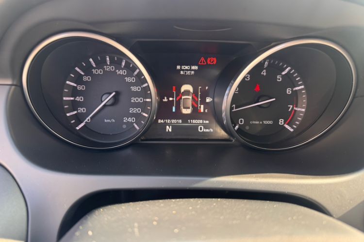 Used Land Rover Discovery Sport 2016 2.0T S Odometer Close Up