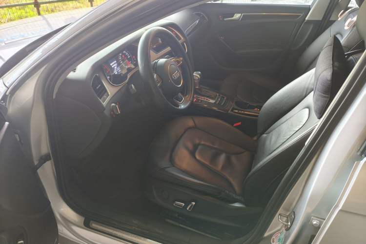 Used Audi A4L 2015 35 TFSI Automatic Comfort Model Interior 2