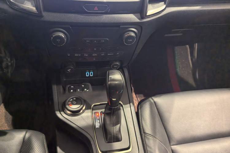 Used Ford Everest 2019 2.0T Gasoline Automatic 4x4 Luxury Edition 7 Seats
