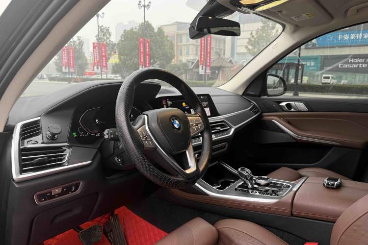 Used BMW X7 2022 xDrive40i Luxury Package with Leading Features
