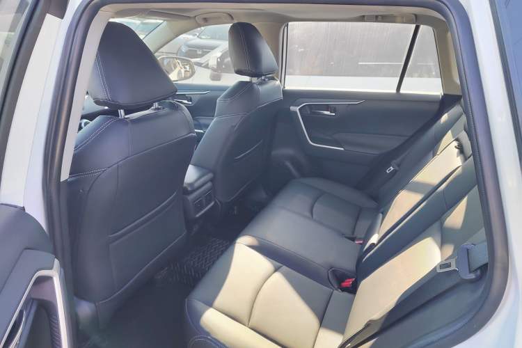 Used Toyota RAV4 2022 2.0L CVT Two-Wheel Drive Fashion Edition
