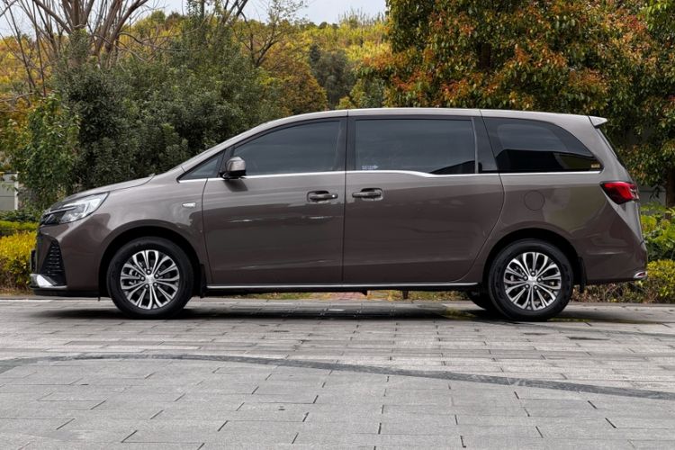 Used Buick GL8 2023 Land Executive Class Comfort Model