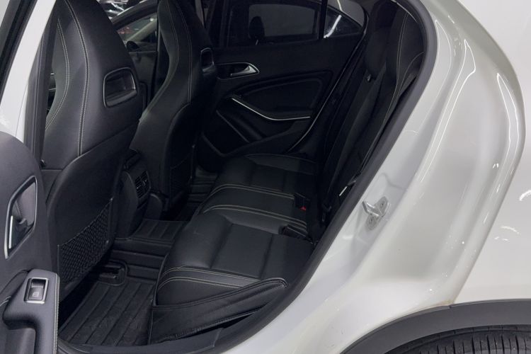 Used Mercedes-Benz GLA 2015 GLA 220 4MATIC Fashion Model Interior 3