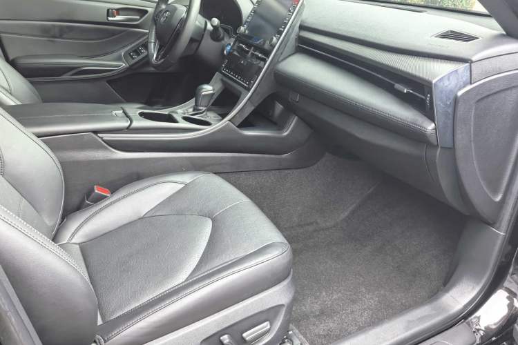 Used Toyota Avalon 2019 Dual-Engine 2.5L Luxury Edition China VI Standard