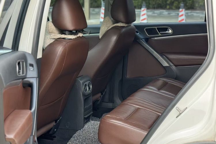 Used Volkswagen Tiguan 2015 1.8TSI Automatic Two-Wheel Drive Luxury Model Interior 6