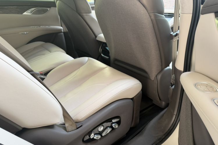 Used IM LS7 2024 100kWh Max Lux Rear-Drive Version Interior 7