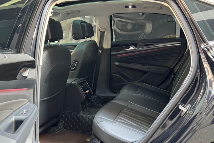 Used Volkswagen Passat 2023 Facelift 330TSI Luxury Edition Interior 4