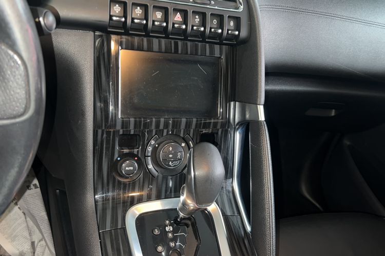 Used Peugeot 3008 2015 1.6THP Automatic Prestige Edition Audio And AC Panel