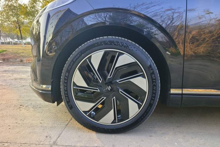 Used Dongfeng eπ eπ008 2025 210Max Range-Extended Version 5 Seats
