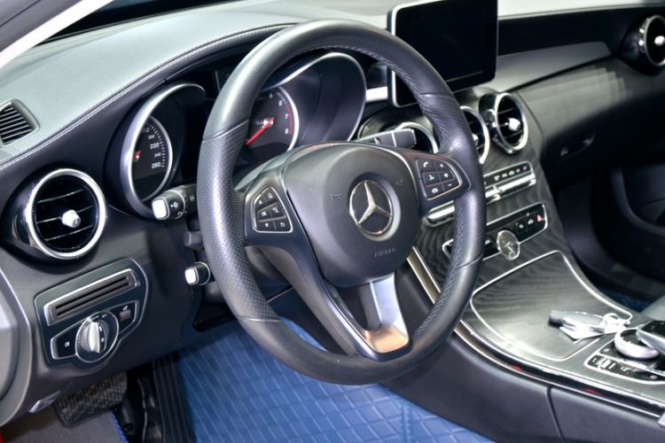 Used Mercedes-Benz C-Class 2018 C 200 L 4MATIC Sport Edition Interior 4