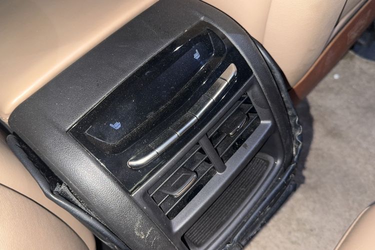 Used Cadillac XT5 2022 2.0T Four-Wheel Drive Platinum Edition Interior 5