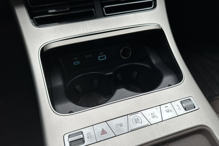 Used BYD Han 2025 DM-i Intelligent Driving Edition 245KM Prestigious Edition Interior 8