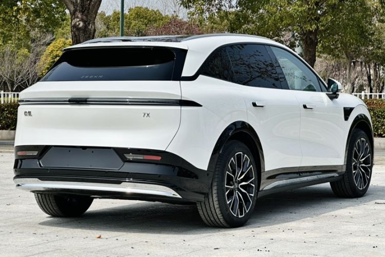 Used Zeekr 7X 2025 100 kWh Long-Range Rear-Wheel Drive with Intelligent Driving Features
