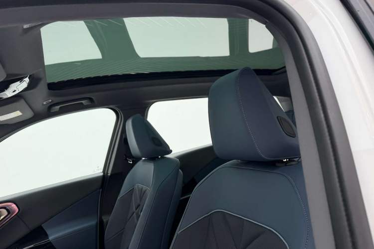 Used BMW X3 2025 xDrive30L Luxury Edition M Sport Package Headliner