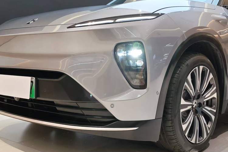 Used Nio ES8 2024 75 kWh Left Front Headlight