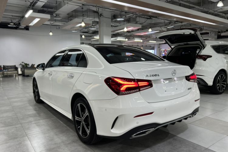 Used Mercedes-Benz A-Class 2022 Revised Version A 200 L Sport Sedan Fashionable Style Exterior 3