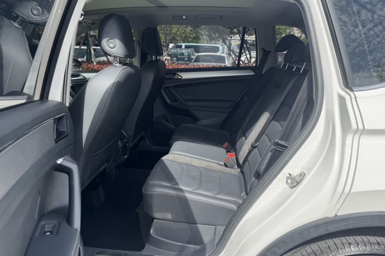 Used Volkswagen Tiguan L 2021 330TSI Automatic Two-Wheel Drive Smart Edition Interior 2