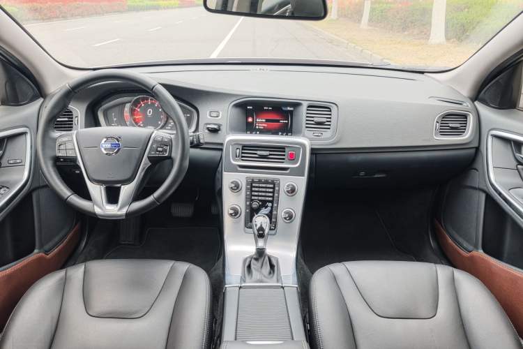 Used Volvo V60 2016 T5 Zhiyi Edition