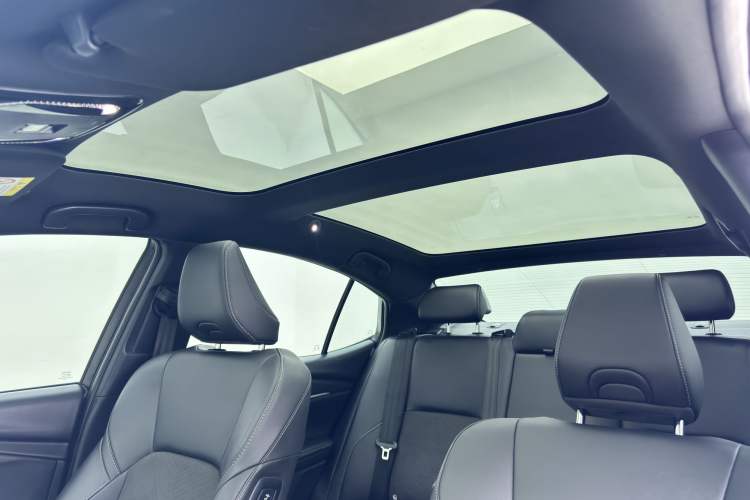 Used Toyota Camry 2024 Dual-Motor 2.0 HXS Sport Plus Edition Interior 5