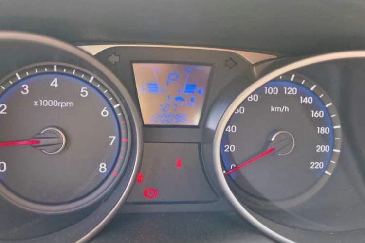 Used Hyundai ix35 2013 2.0L Automatic Two-Wheel Drive Smart GLS China IV Standard
