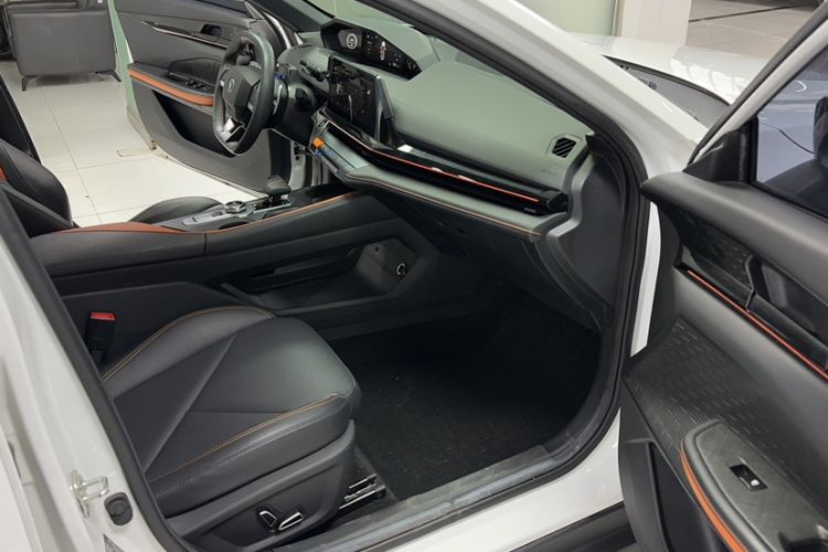 Used CHANGAN UNI-V 2022 1.5T Prestige Version Interior 4