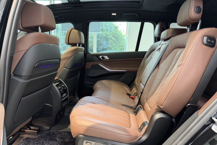 Used BMW X7 2021 xDrive40i Luxury Package with Premium Features

