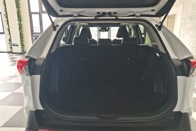 Used Toyota RAV4 2023 2.0L CVT Two-Wheel Drive Fashion Plus Edition
