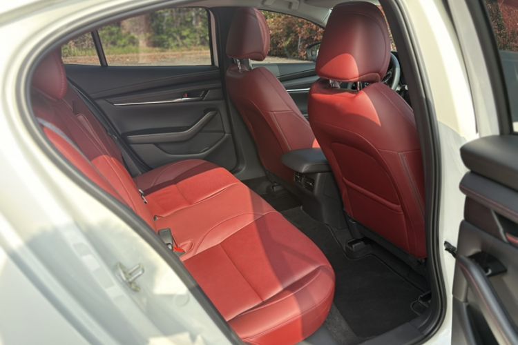 Used Mazda 3 Axela 2023 2.0L Automatic ZhiZhen Edition Interior 4