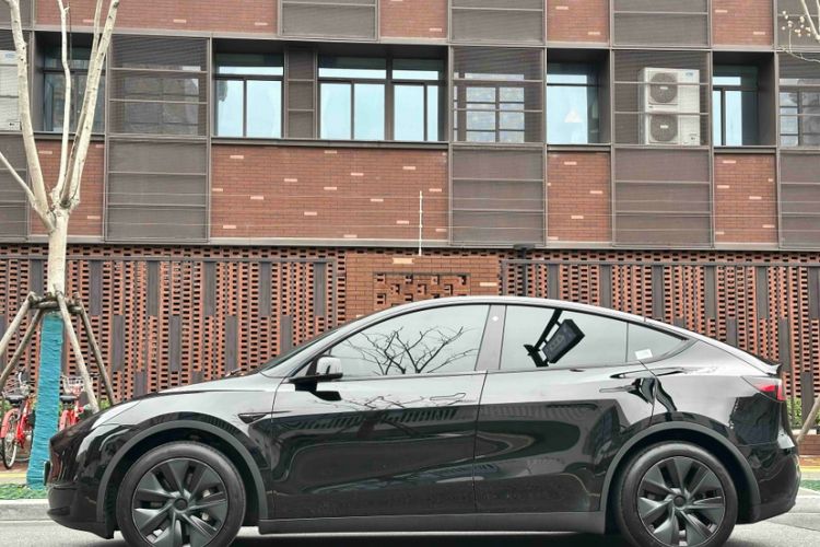 Used Tesla Model Y 2023 Rear-Wheel-Drive Version
