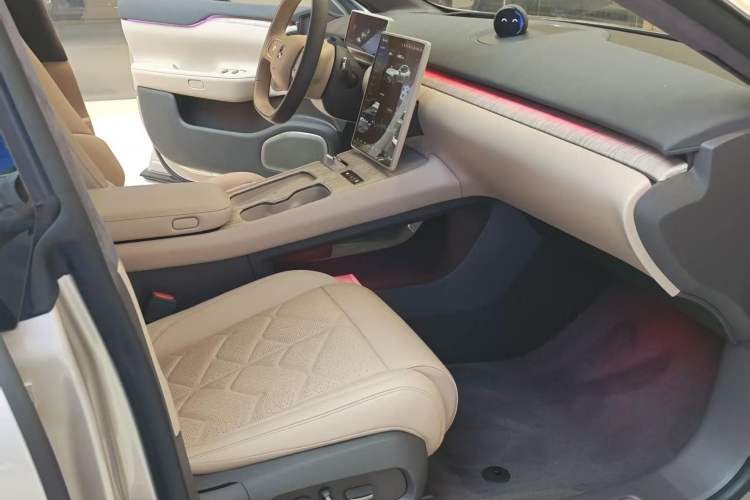 Used Nio ET7 2024 75 kWh Executive Edition Right Front Seat