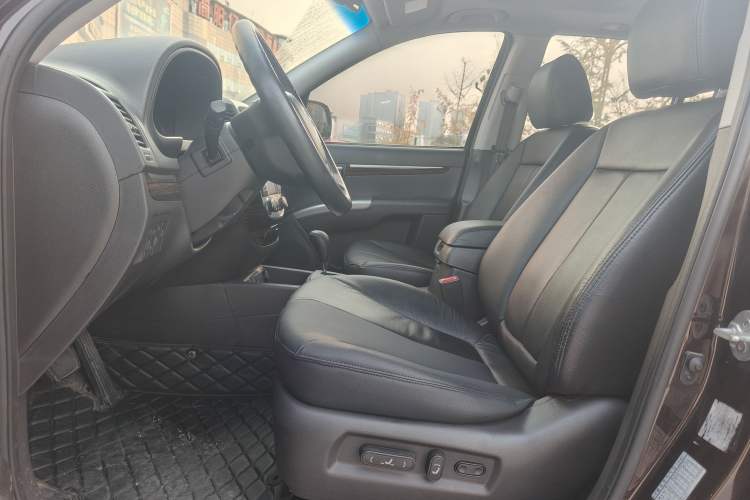 Used Hyundai Santa Fe Classic 2012 2.4 Luxury Edition 7-Seater Four-Wheel Drive
