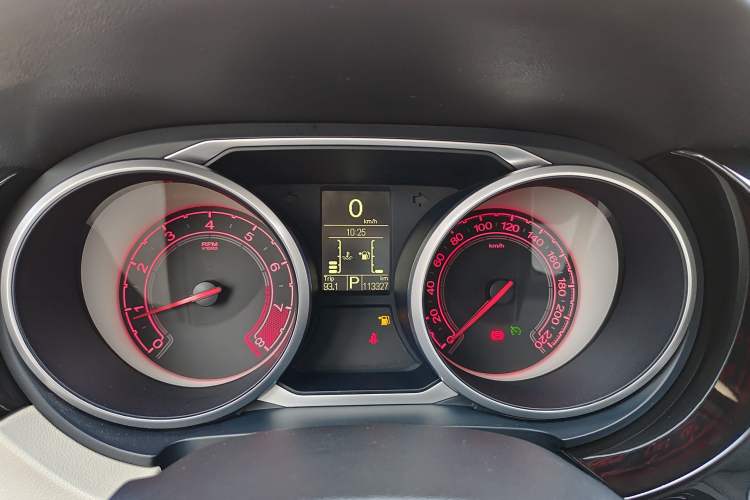 Used MG GS 2015 1.5TGI TST Luxury Edition Odometer Close Up