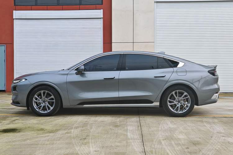 Used Ford Mondeo 2023 EcoBoost 180 Luxury Model Exterior 4