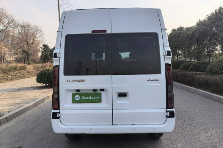 Used JMC Fushun 2023 2.0T Automatic Short-Wheelbase Mid-Top Commercial Multi-Purpose 6-Seater Passenger Vehicle
