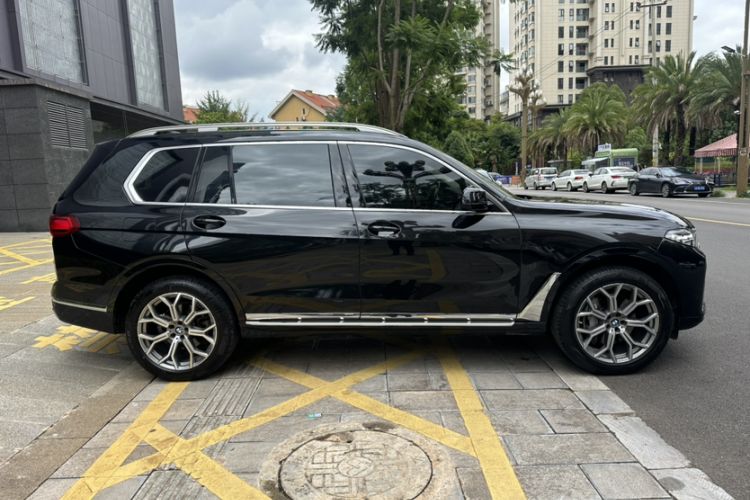 Used BMW X7 2022 xDrive40i Luxury Package with Leading Features