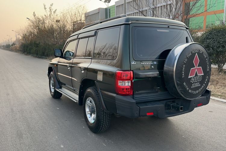 Used Leopaard Q6 2014 2.4L Two-Wheel Drive Version
