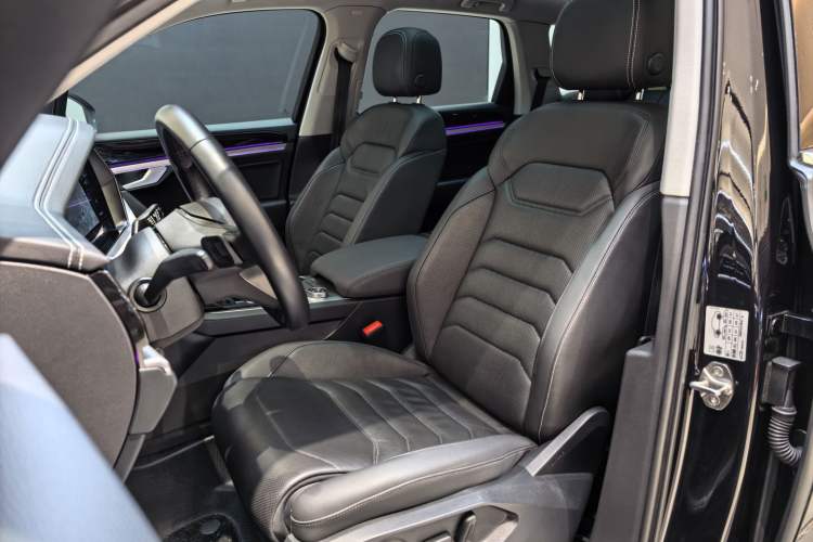 Used Volkswagen Touareg New Energy 2021 eHybrid Interior 2